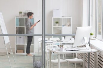 Алюминиевые офисные перегородки: организация рабочего пространства в офисе