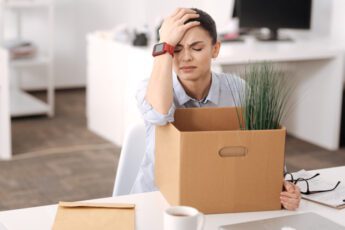 Незаконное увольнение - как восстановиться на работе через суд?