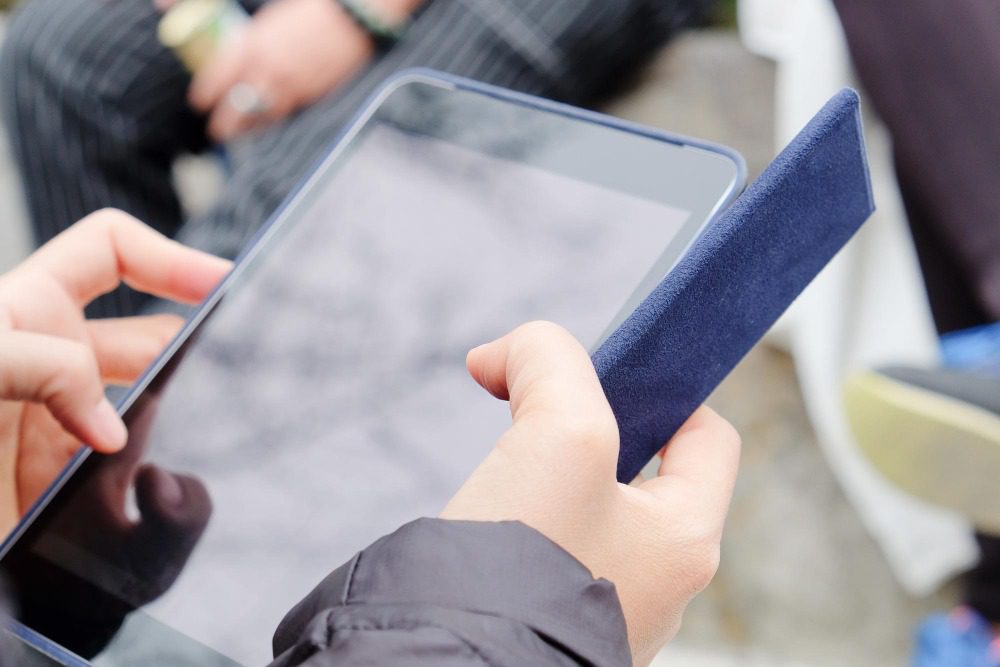 Стоит ли заводить электронную трудовую книжку?