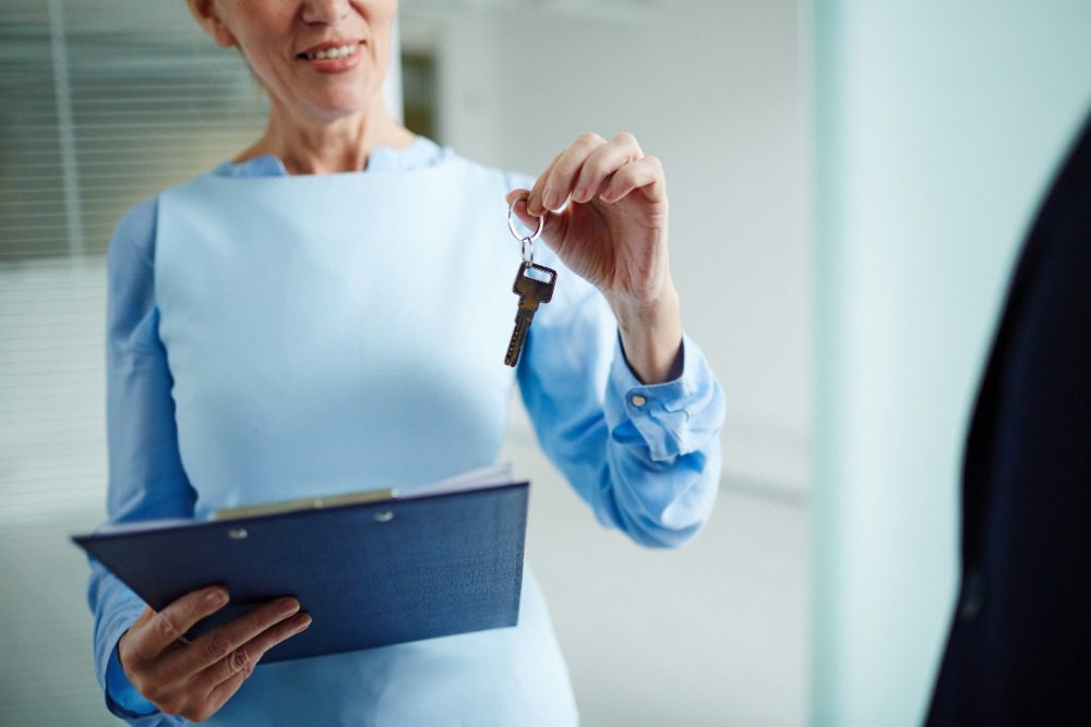 Неофициальная сдача квартиры в аренду без договора: риски и ответственность