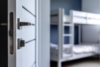 Можно ли открыть хостел в жилом доме?