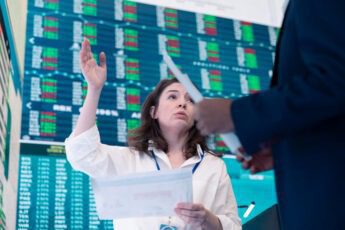 Могут ли госслужащие иметь брокерский счет?