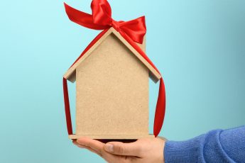 Можно ли подарить квартиру с долгами по коммунальным платежам? 39 Можно ли подарить квартиру с долгами по коммунальным платежам?