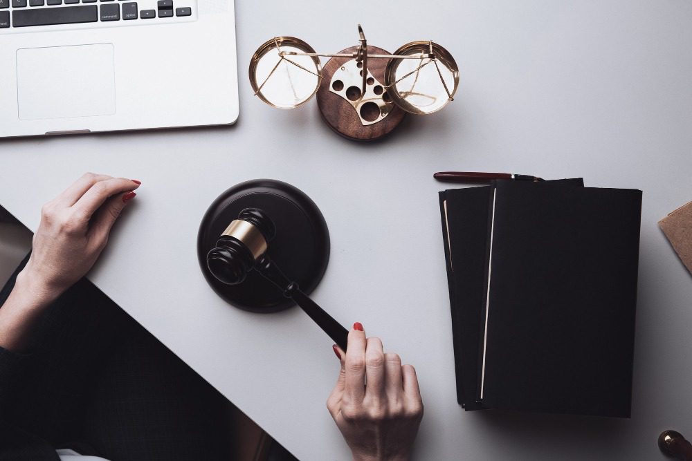 Сосед незаконно захватил часть земельного участка: что делать, куда обращаться, судебная практика